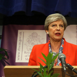 Az internet népe nem kíméli Theresa Mayt – beindult a mémgyár