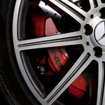 Vízhűtéses gumikat fejleszt a Mercedes