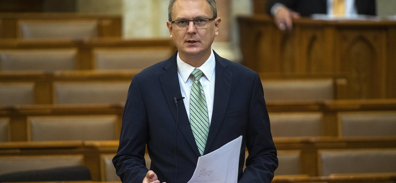 Rétvári Bence megfertőződött a koronavírussal