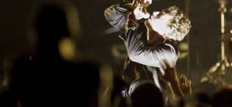 Koncerten emlékezett meg a Coldplay a Linkin Park énekeséről – videó