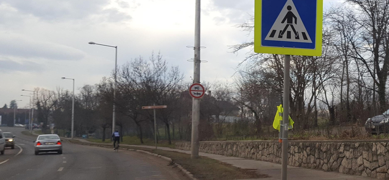 A Kétfarkú biztonságosabbá tette a zebrákat, de a közútkezelőnek nem tetszett a szabálytalan megoldás