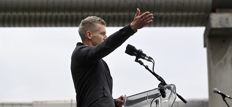Magyar Péter: Miért fél a vitától, miniszterelnök úr? – ilyen volt a tüntetés közmédia előtt