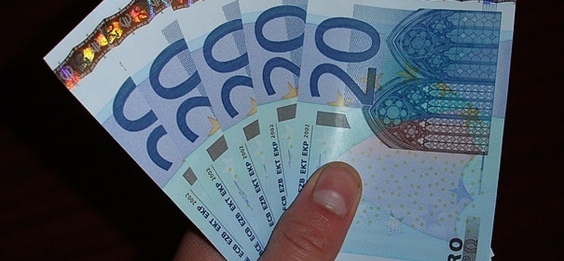 280 felett az euró, 230 felett a frank