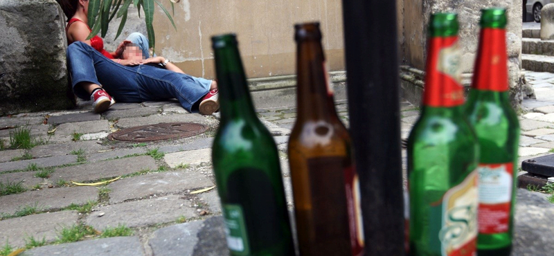 “Beledöglünk az alkoholba, kormányzatunk pedig még támogatja is”