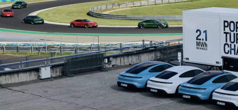 A Hungaroringen mutatta be gigantikus elektromosautó-töltőjét a Porsche