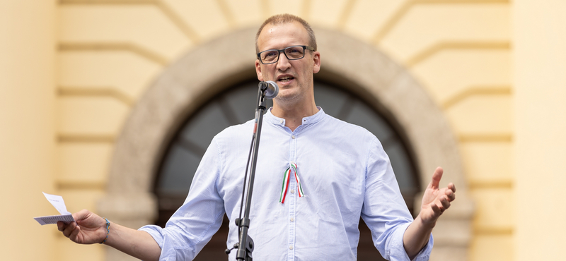 Érdemtelenség miatt azonnali hatállyal kirúgták Tarr Zoltán feleségét Lázár János minisztériumából