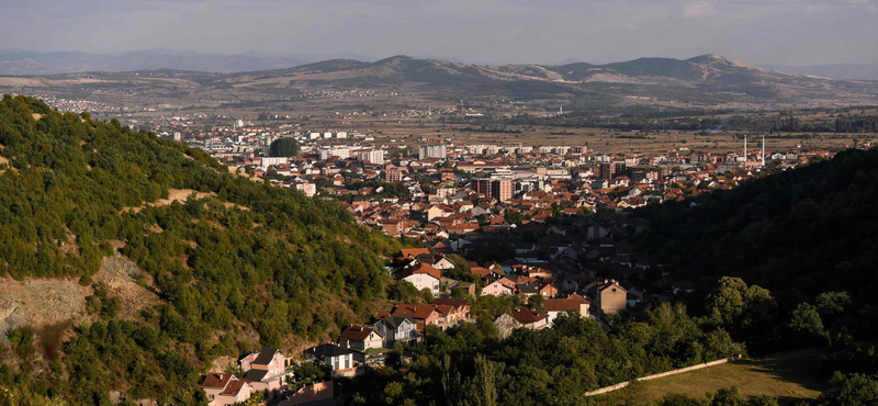 Szerb fiatalokra lőttek rá Koszovóban