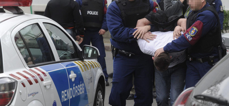 Erkélyről lövöldözött egy férfi Ferencvárosban