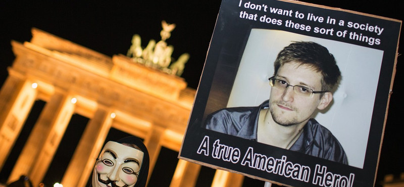 Snowden: "Enyém az alsó priccs Guantánamón”