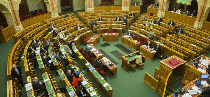 Ma két szavazással is próbára teszik a nem létező kétharmadot