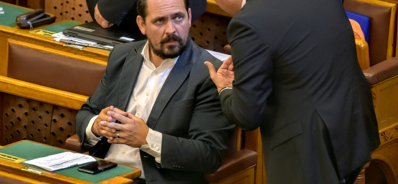 Vádat emeltek Mengyi Roland ellen – évekre lecsukhatják a fideszes politikust