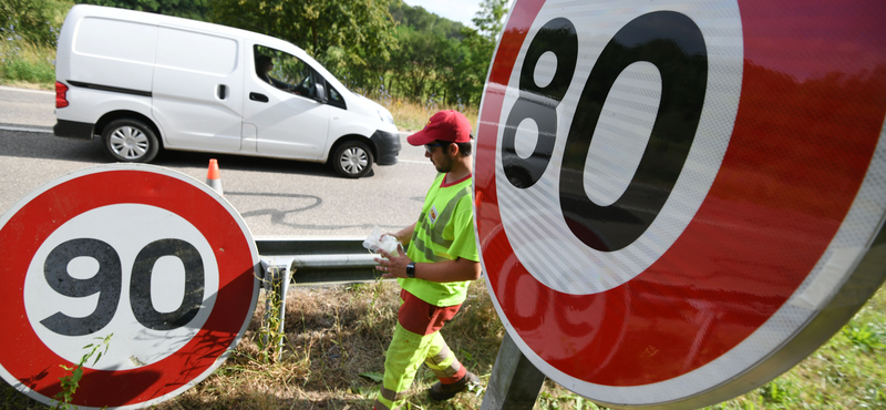 Született szabályszegők a franciák, ezért nem engednek a 90-ből?