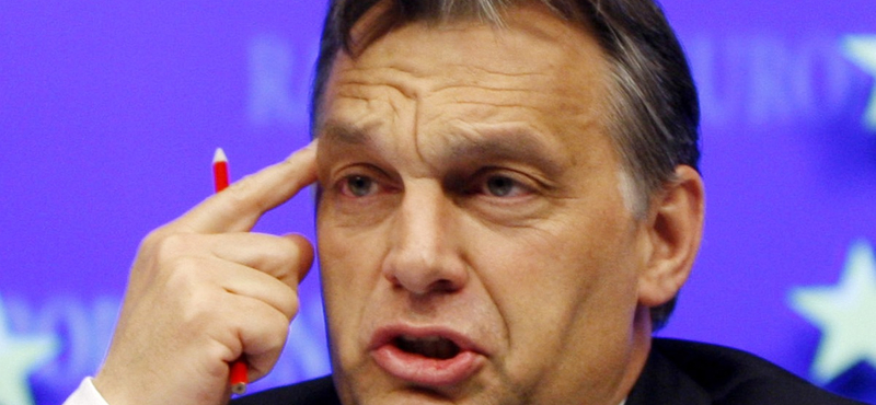 Szakértő: Orbán szlogenszerű üzeneteket ad át a bulvársajtón keresztül
