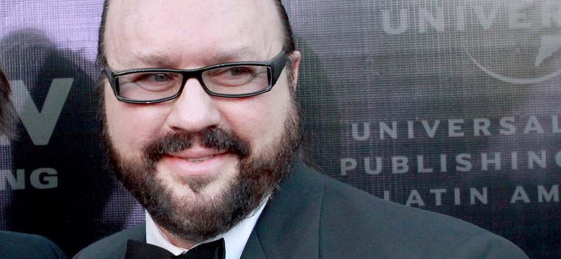 Desmond Child 56-os dala: Szabad ország, csak kommentelni nem szabad