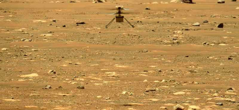 Megörökítették a lebénult, a marsi dűnéken magányosan pihenő helikoptert, az Ingenuityt