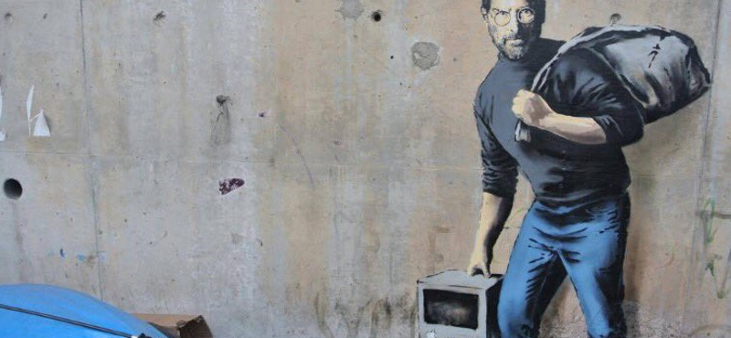 Fotó: Steve Jobs inti le a menekültfóbiásokat Calais-ban