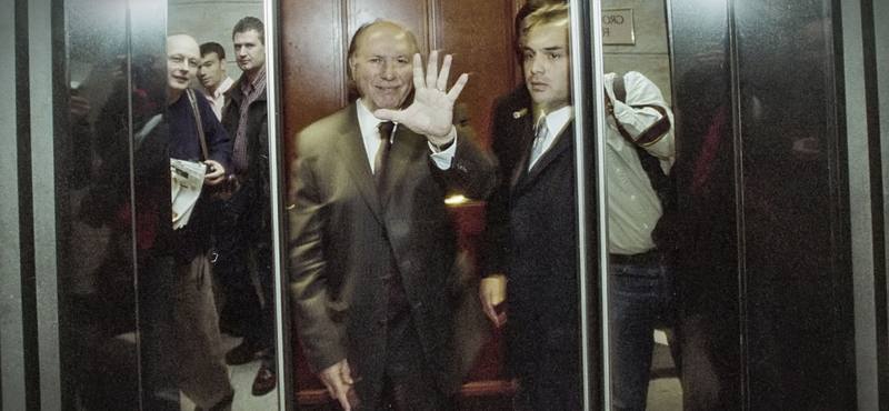 "Nagyon elmenőben volt már" - Kertész Imrétől búcsúznak barátai, ismerői és a politikusok