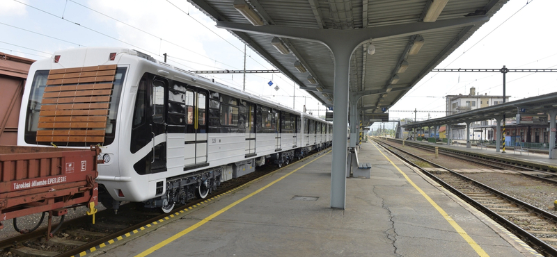 Metróért Egyesület: aprólékosan újították fel 3-as metró kocsijait, azért tűnnek újnak