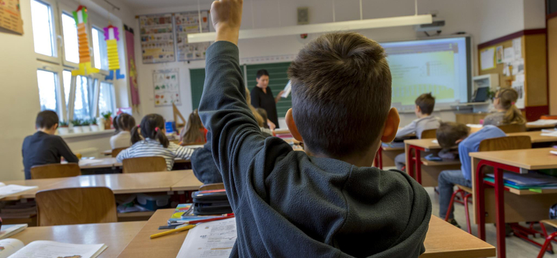 Tízezernyi kisgyerek kerülhet idő előtt iskolába a hiányos kormányzati tájékoztatás miatt