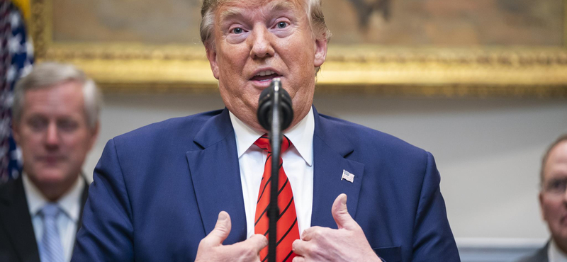 Szorul a hurok Trump nyaka körül, át kell adnia az adóbevallásait
