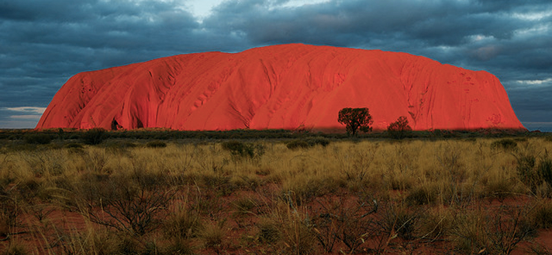 Betiltják az Uluru megmászását, mert nem játszótér