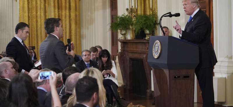 Mostantól csak egy kérdést tehetnek fel az újságírók Trump sajtótájékoztatóin