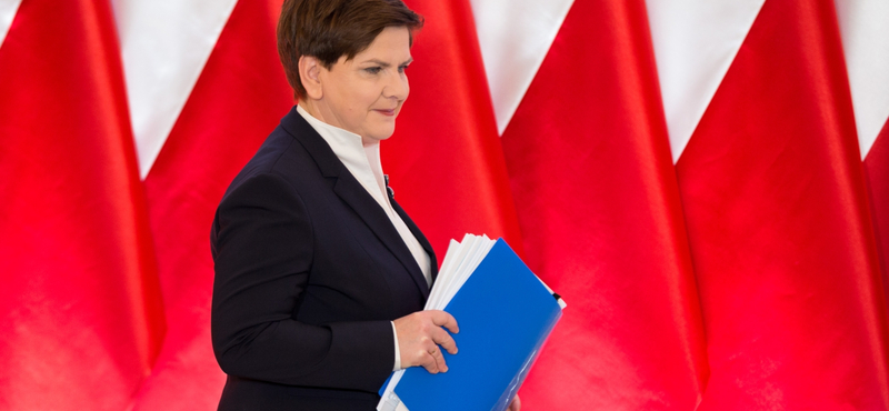 A lengyelek már megint Orbánt utánozzák