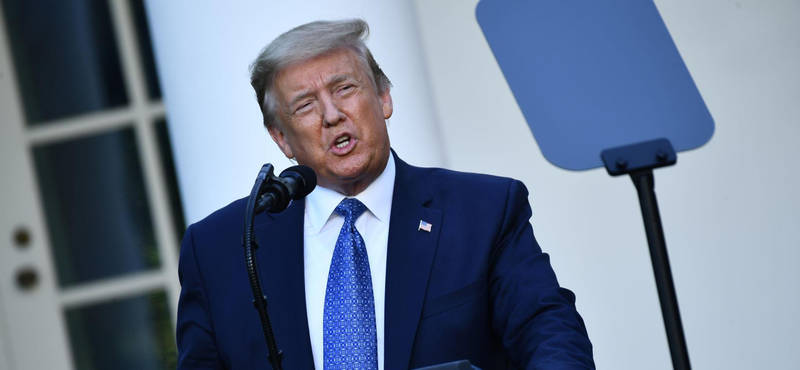 Levette a Facebook Donald Trump több hirdetését, mert náci jelképet használtak benne