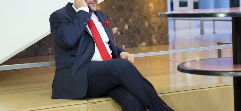 Martin Schulz Orbánnak üzent a szocialista elnök újraválasztásakor
