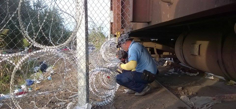 Tüntettek a menekültek, már Horvátország felé is mennek – percről percre a határról