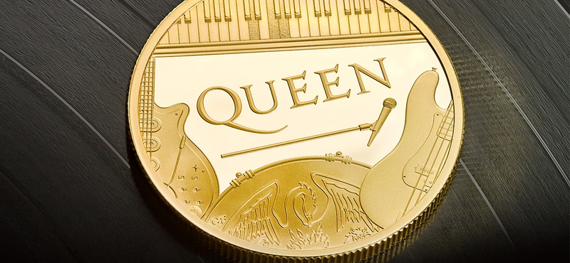 Freddie Mercury még sohasem került ilyen közel a királynőhöz