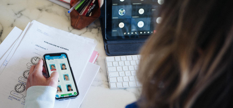 Eduline: egyre több iskolai osztályban állnak át online oktatásra, annyi a koronavírusos diák