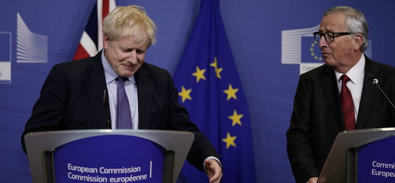 Alig fogadták el a Brexit-megállapodást, máris elbukni látszik