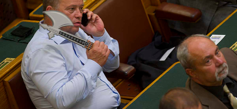 Széles tovább dolgozik az energiacellán, de Paks is kell