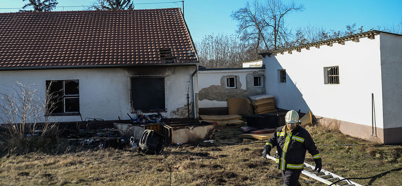 Kigyulladt egy szociális otthon: egy ember meghalt, tucatnyi ápolt kórházba vittek
