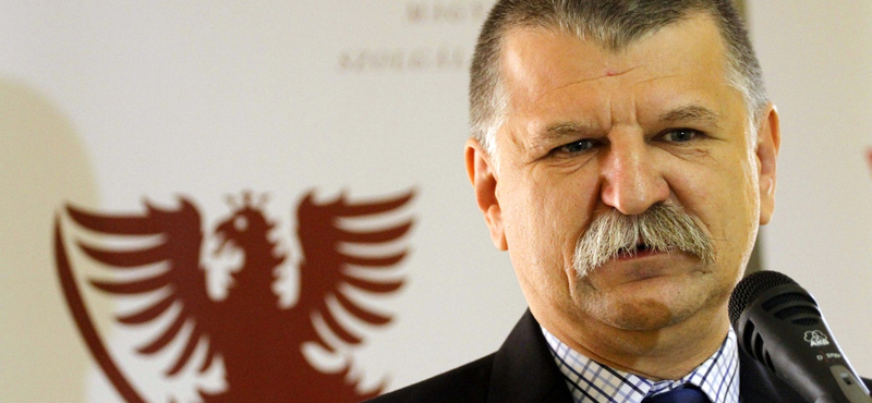 Kövér keményen visszaszólt a terhességi teszttel tiltakozóknak