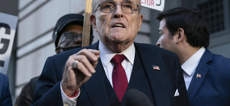 Csődöt jelentett Rudy Giuliani, Trump fő szövetségese, miután 148 millió dollár kártérítés fizetésére kötelezték