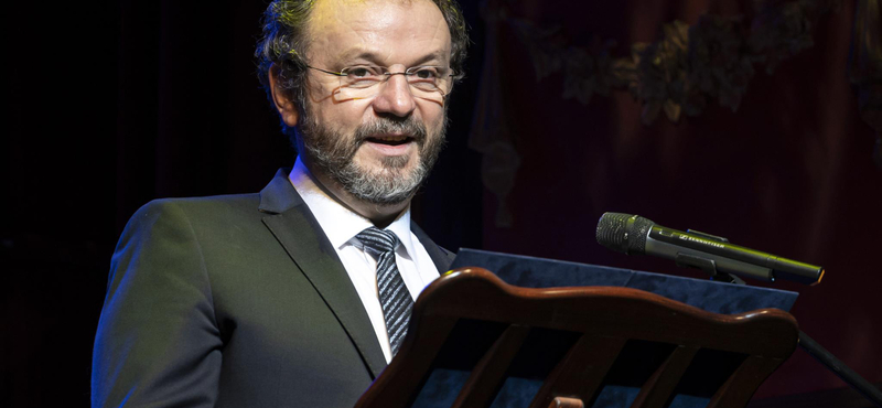 Megáldotta a pápa az Operettszínház zaklatás eltussolásával vádolt igazgatóját