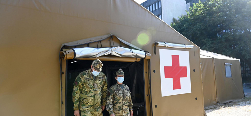 Benkő: hétfőtől 93 kórházban lesznek ott a katonák