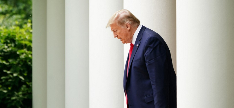 Közel 400 ezer dollárt fizethet Trump a bukott pere miatt
