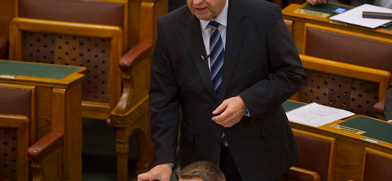 Harrach: a puszta segélyezés nem megoldja, hanem mélyíti a problémákat
