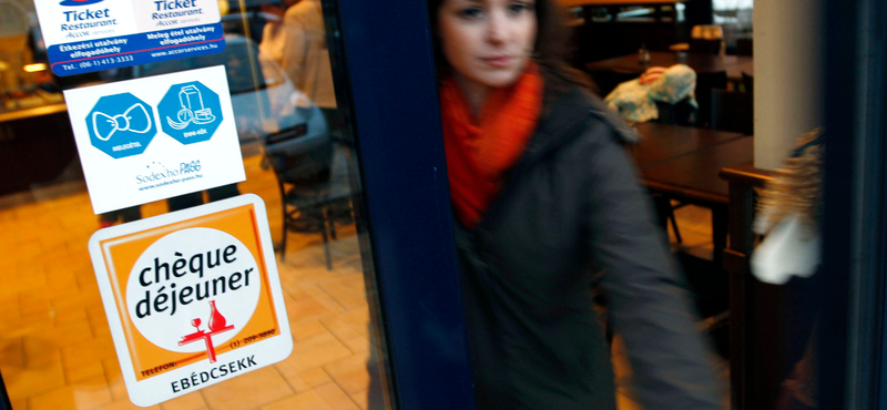 Cafeteriazűrök: Erzsébet jön és mindent visz
