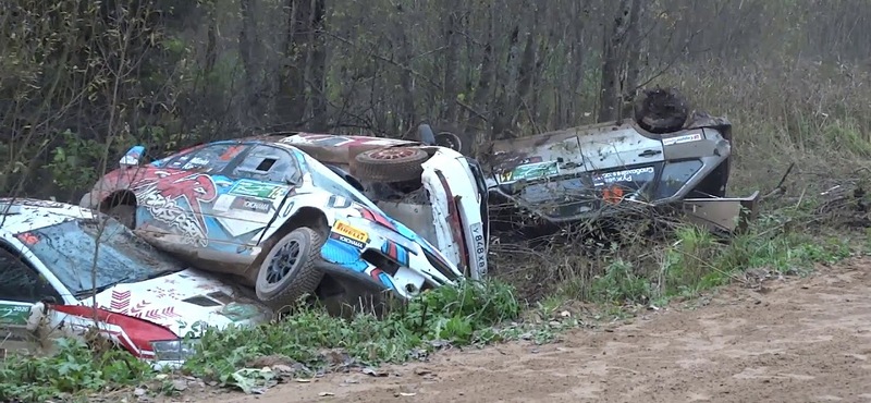 Hat autót gyűjtött össze egy alattomos kanyar egy orosz ralin – videó