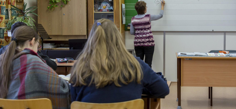 Megszavazták: tovább államosítják a közoktatást