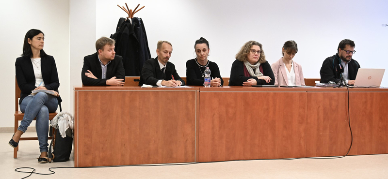 Karinthys tanárok pere: az igazgató szerint az elbocsátás érvágás volt az iskolának, van, akit azóta sem tudtak pótolni