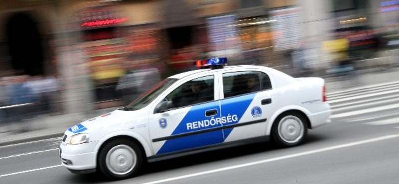 Intézkedő rendőröket zavart meg egy banda