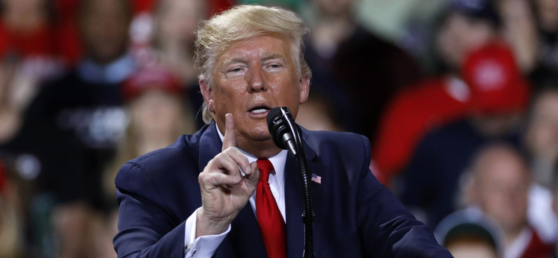 NBC: Trump visszatartotta a katonai segélyt Ukrajnától, miután beszélt Zelenszkijjel