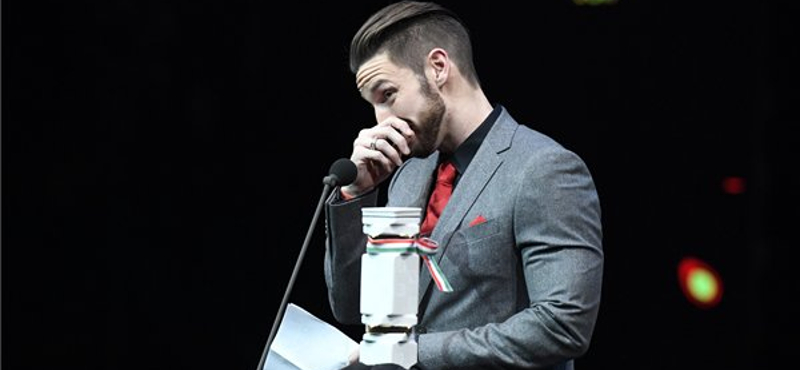 Shane Tusup könnyek között, magyarul kért bocsánatot