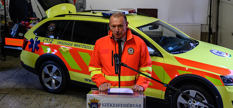 Győrfi Pál a mentőkkel spontán formációban emlékezett meg a gyereknapról