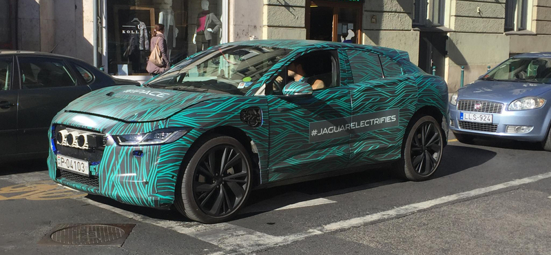 Budapesten botlottunk bele a még nem is kapható elektromos Jaguarba - fotó